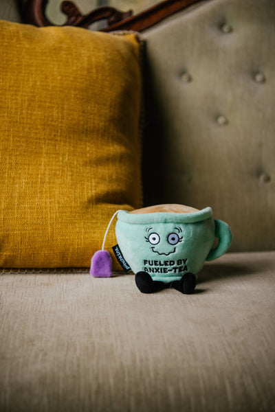 Punchkins te-kop-plushie ‘Fueled by Anxie-Tea’ – sjov gave med humor