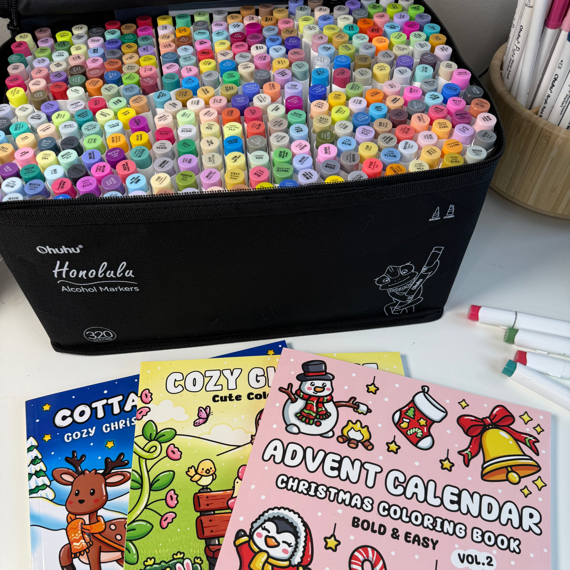 Luksus farvehyggesæt - 320 sæt Ohuhu markers samt tre cozy malebøger